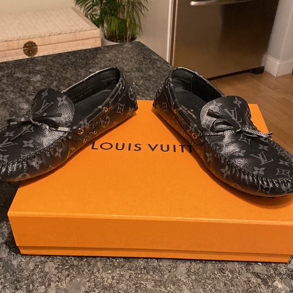 🦁 Louis Vuitton LV Monogram Eclipse Loafers - Picture 8 of 17